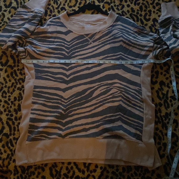 Aerie oversized split side tiger print sweater size S - Picture 9 of 11